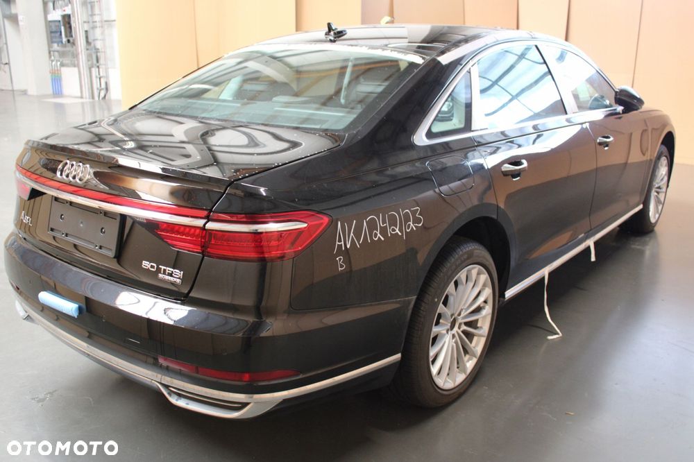 KOMPLETNY TYŁ KLAPA ZDERZAK LAMPY BELKA AUDI A8 D5 LONG LY9T - 2