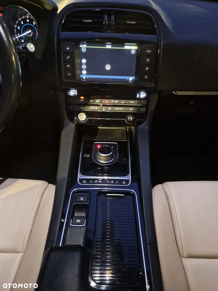 Jaguar F-Pace 2.0 i4P AWD Prestige - 17