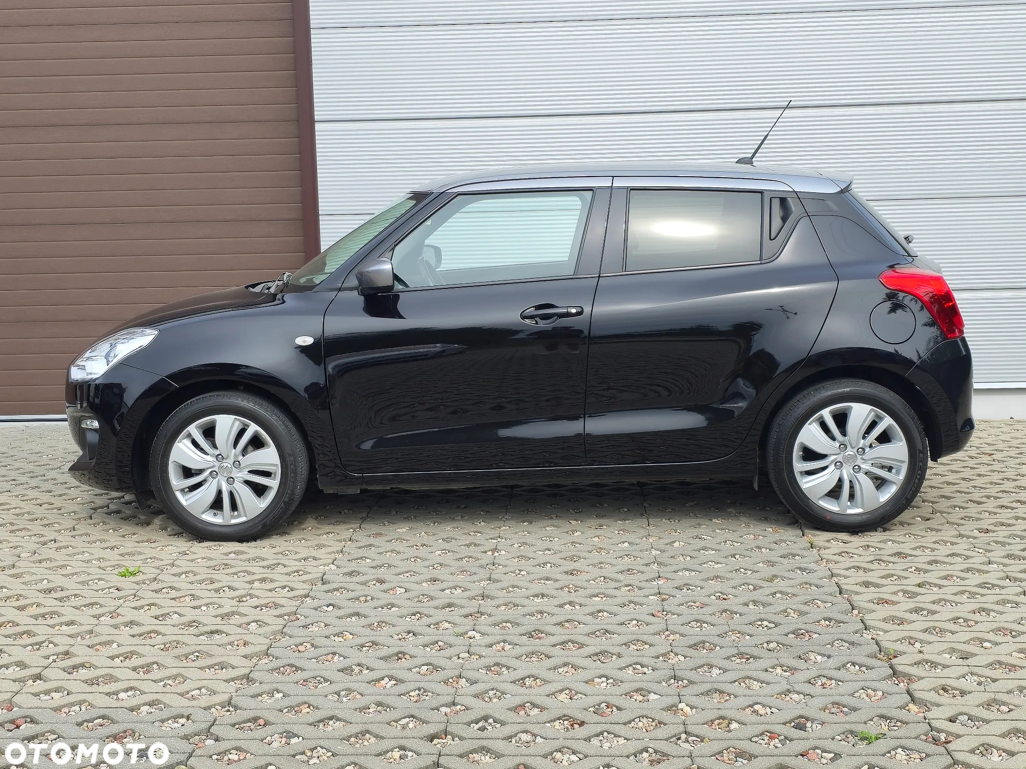 Suzuki Swift 1.2 Premium Plus - 13