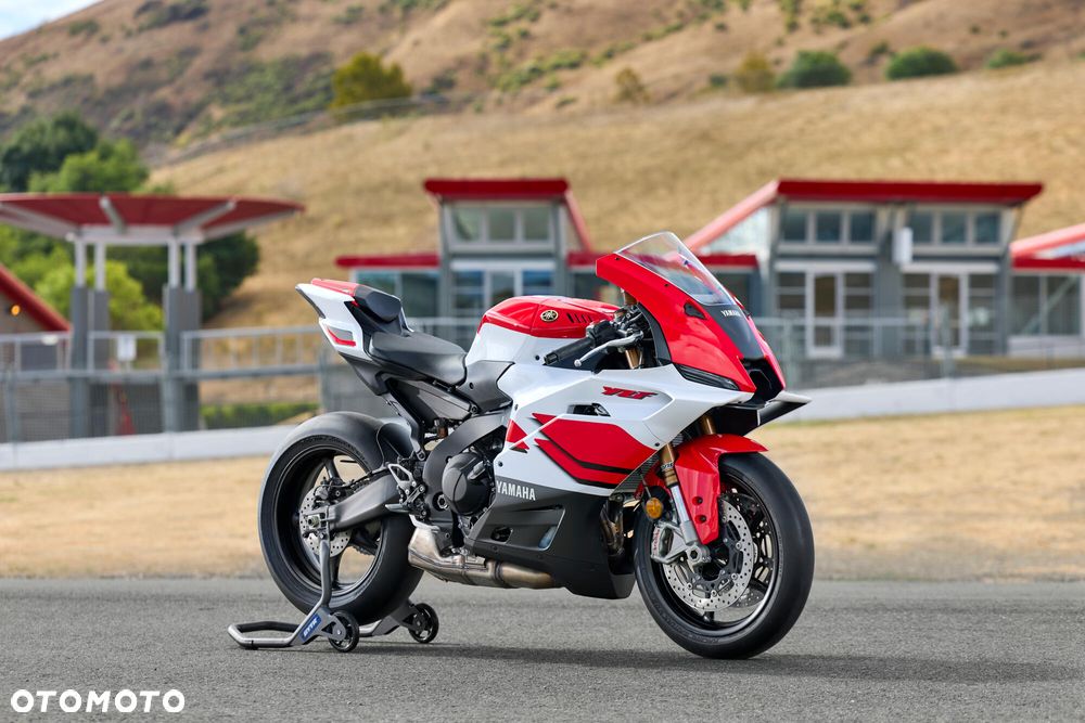Yamaha R9 - 4