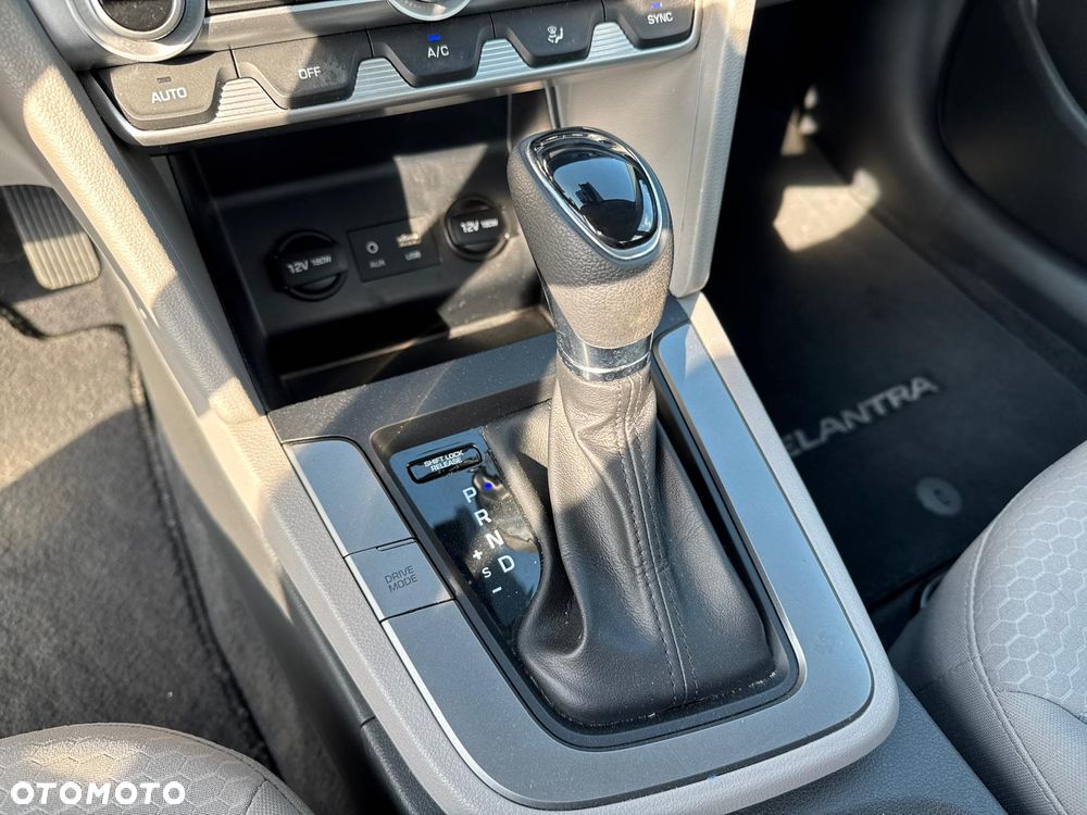 Hyundai Elantra - 19