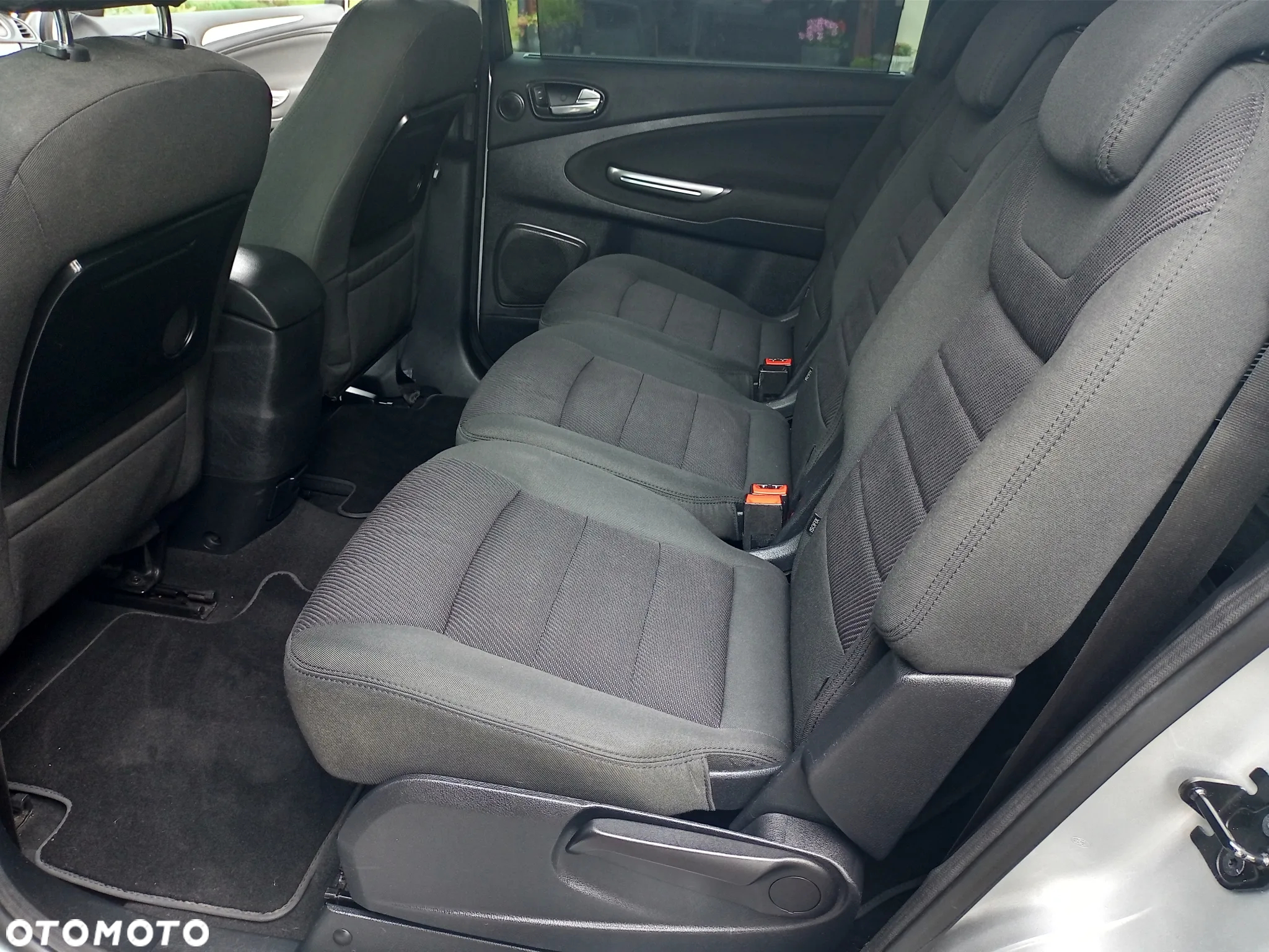 Ford S-Max - 13