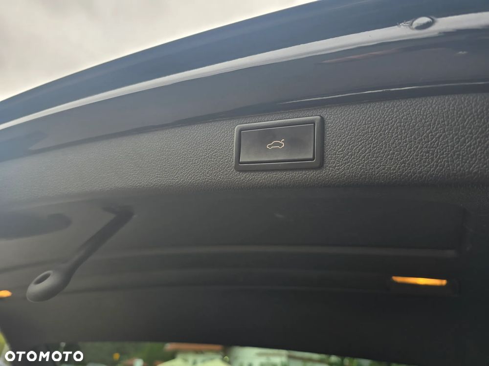Skoda Superb 2.0 TDI DSG Elegance - 25