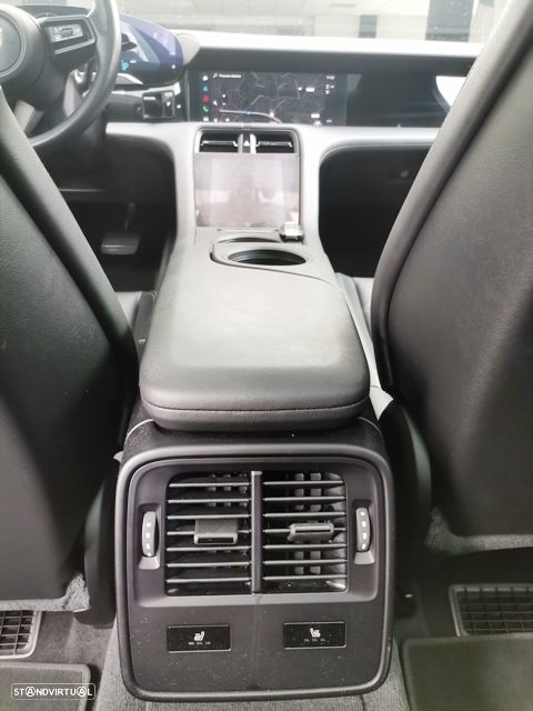 Porsche Taycan 4S - 10