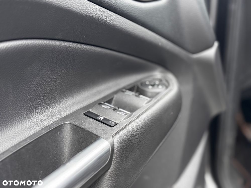 Ford Kuga 2.0 TDCi 2x4 ST-Line - 11