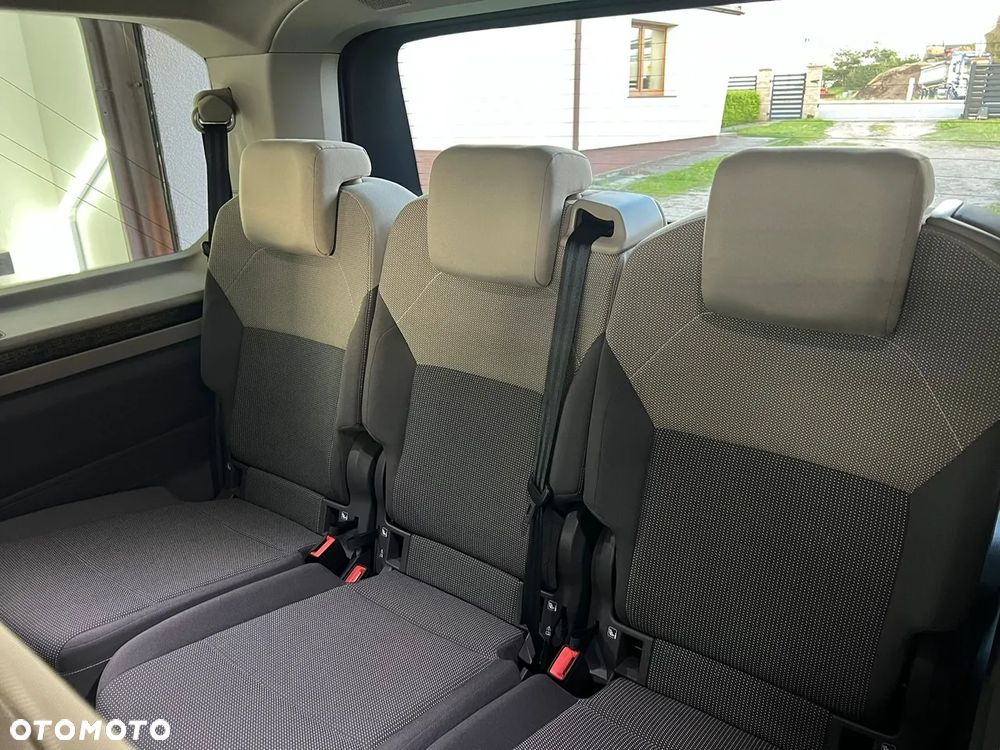 Volkswagen Multivan - 11