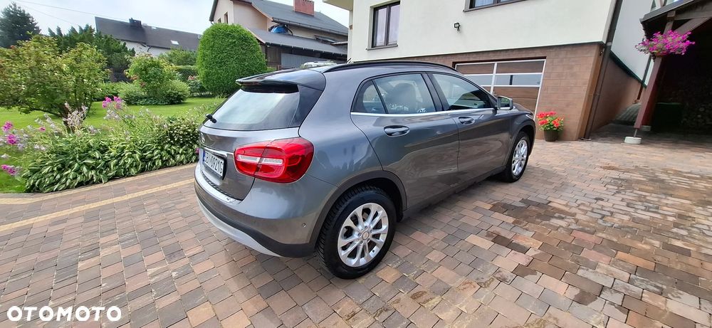 Mercedes-Benz GLA 180 Activity Edition - 4