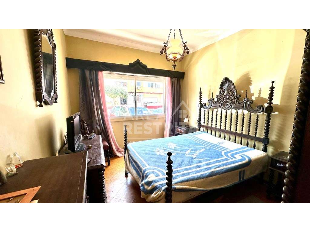 Apartamento T1 com Logradouro e Arrecadação/Garagem no Afonsoeiro -... - Grande imagem: 3/32