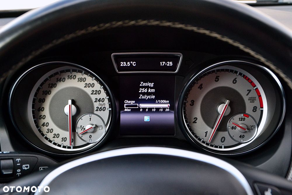 Mercedes-Benz GLA 200 Urban - 19