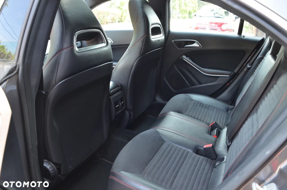 Mercedes-Benz CLA 200 CDI AMG Line - 19