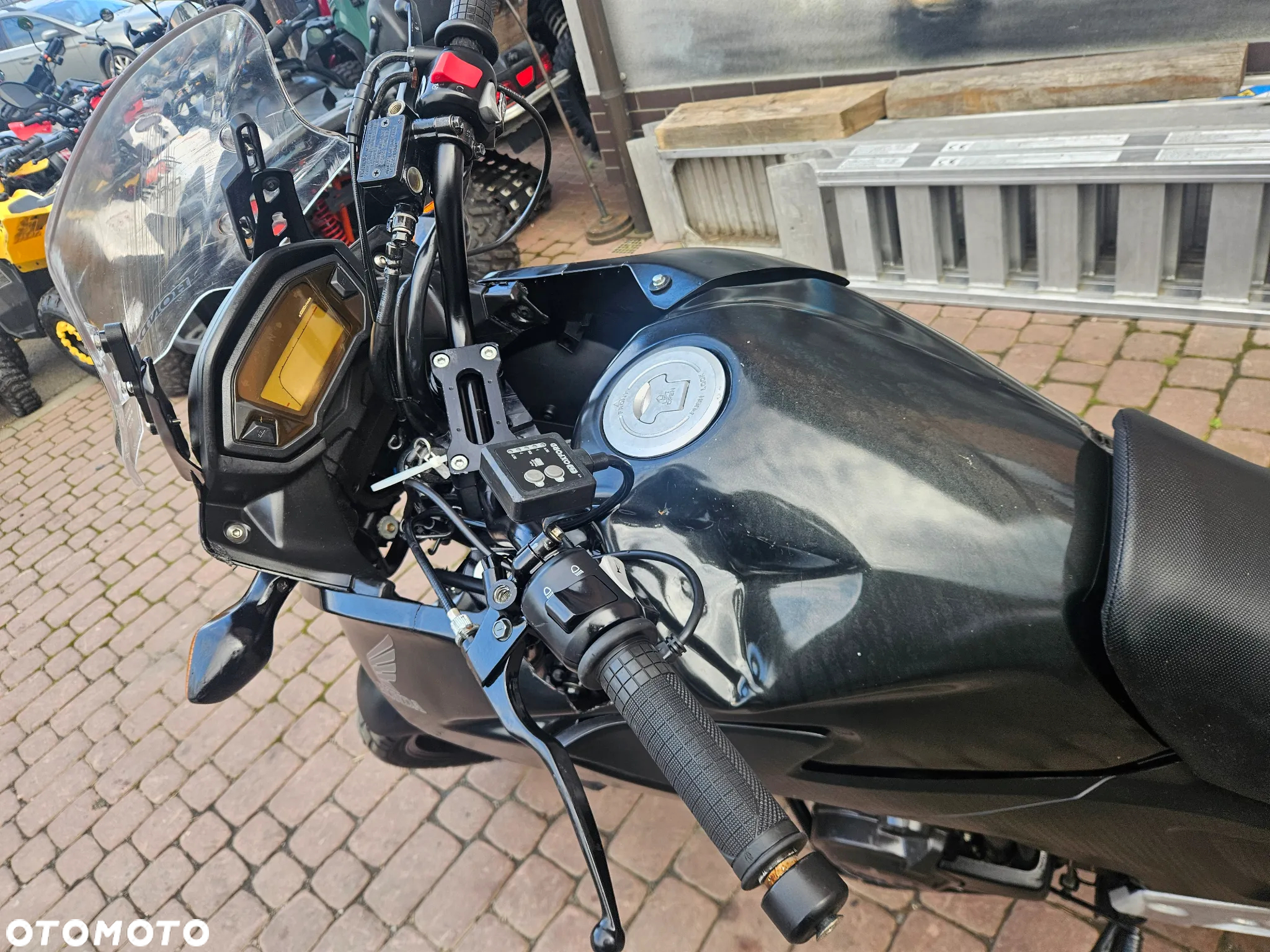 Honda CB - 16