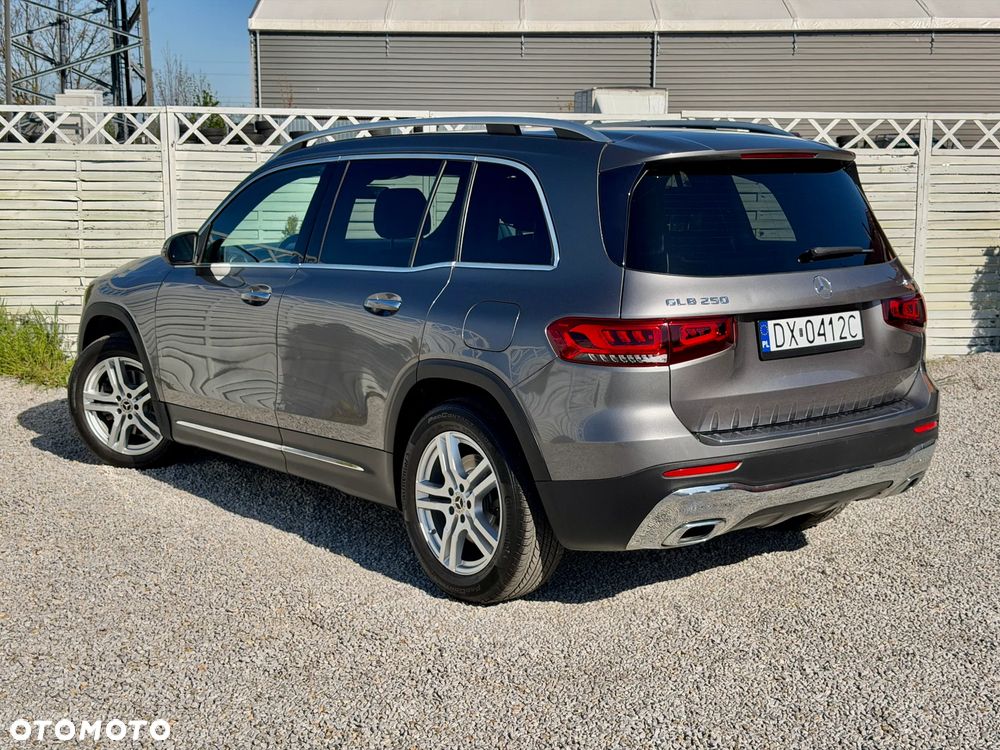 Mercedes-Benz GLB 250 4Matic 8G-DCT - 2