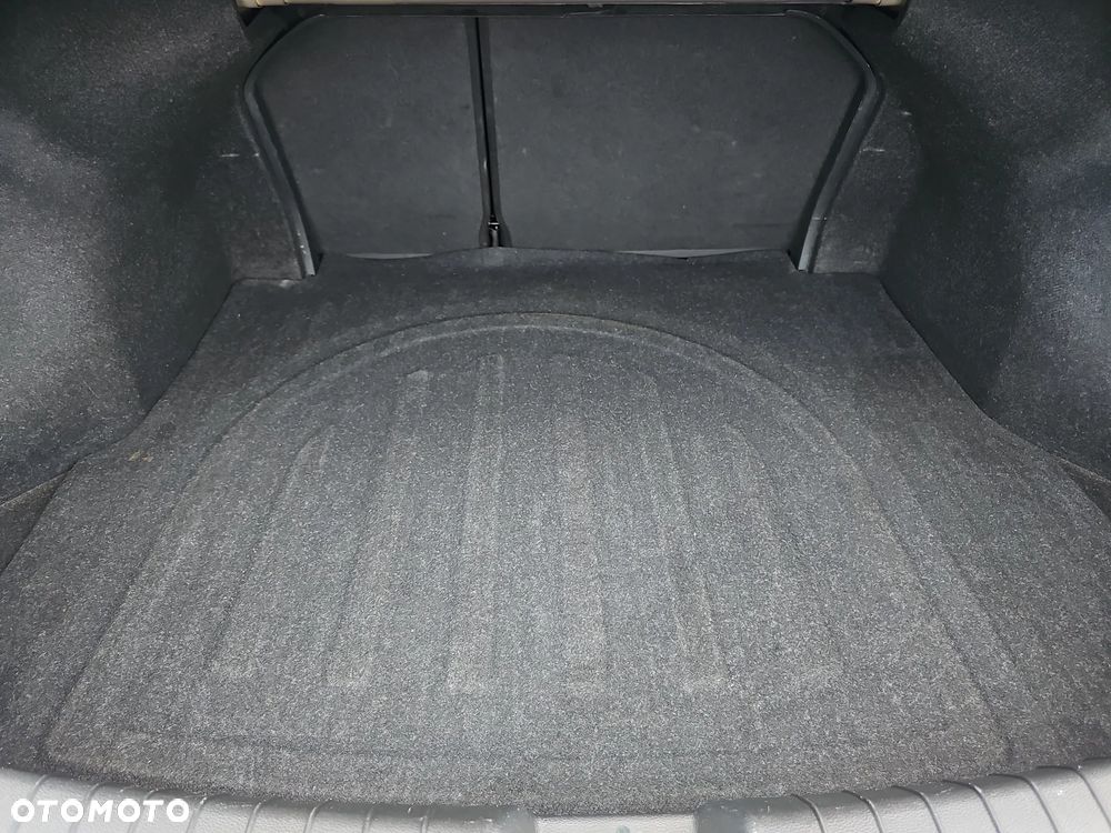 Hyundai Elantra 1.6 Comfort - 29
