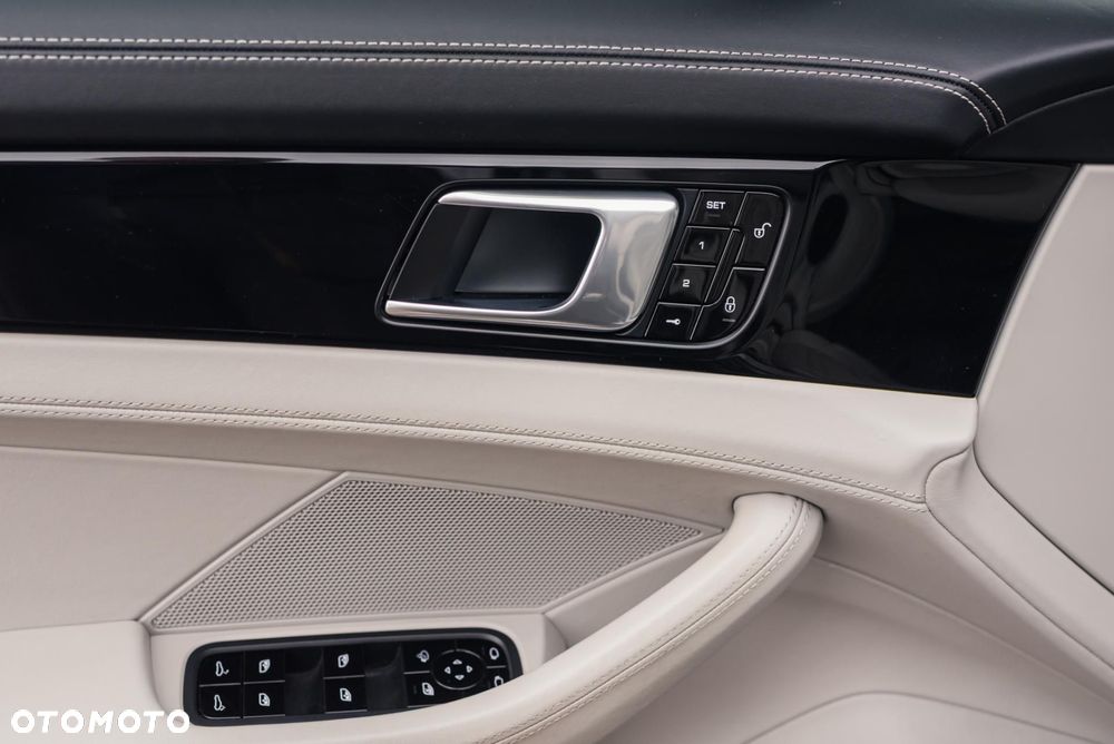 Porsche Panamera - 31