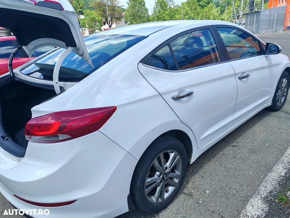 Hyundai Elantra 1.6 MPi Highway - 10