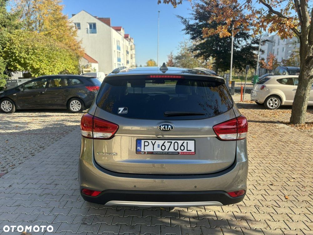 Kia Carens - 4