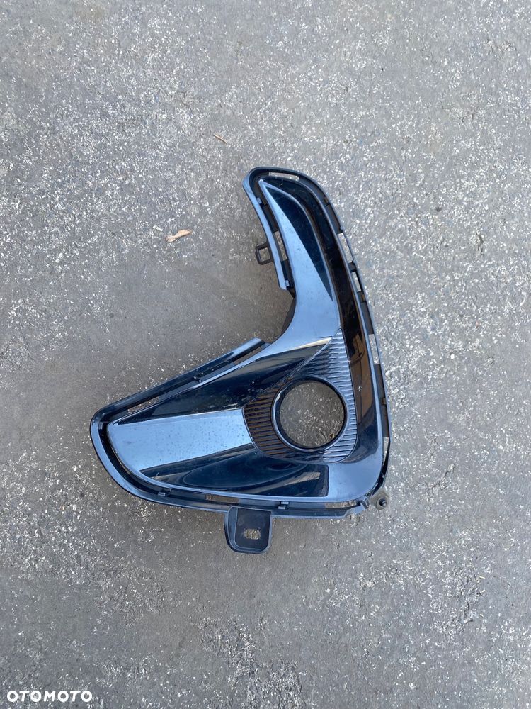 TOYOTA YARIS 4 IV 20- ORYGINALNA ! ! ! LAKIEROWANA CZARNA LEWA KRATKA ZAŚLEPKA RAMKA OSŁONA OBUDOWA HALOGENU NA HALOGEN kratka zderzaka przedniego w zderzak przedni lewy przód LH  52113-0D200 521130D200