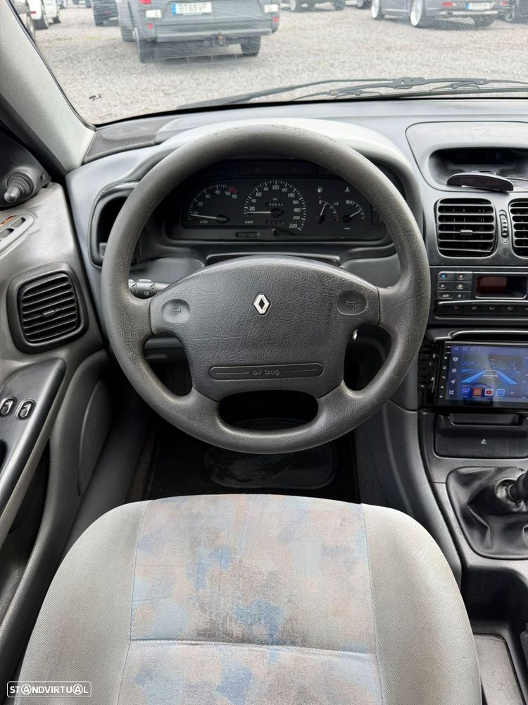 Renault Laguna 2.2 D - 20