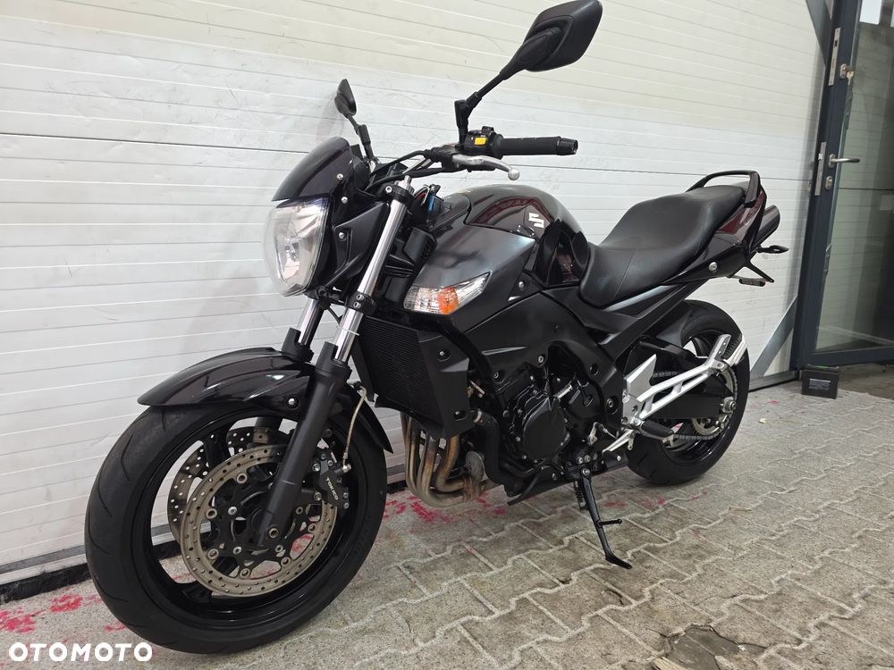 Suzuki GSR - 2