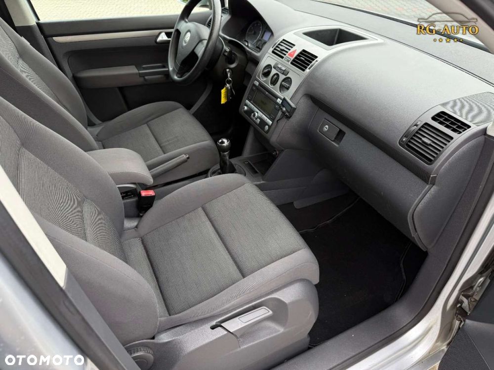 Volkswagen Touran - 37