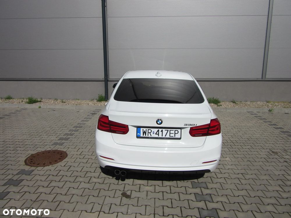 BMW Seria 3 330i Luxury Line sport - 11