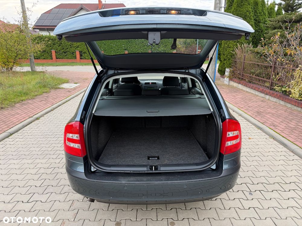 Skoda Octavia 1.6 Combi Ambiente - 18