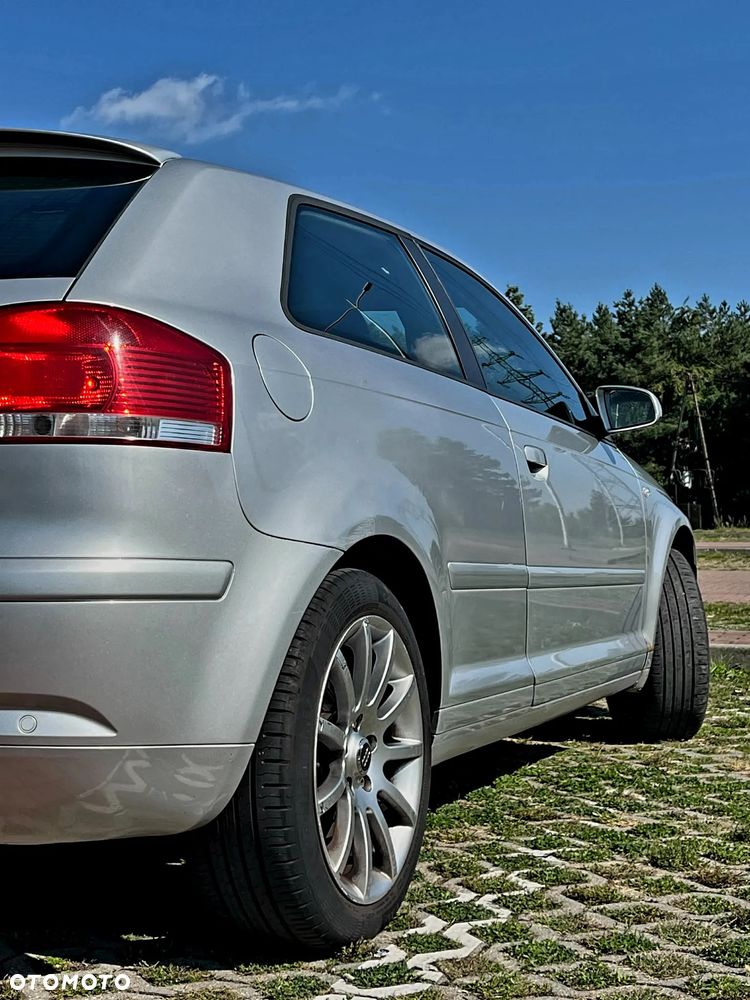 Audi A3 3-drzwiowe 1.6 FSI Attraction - 7