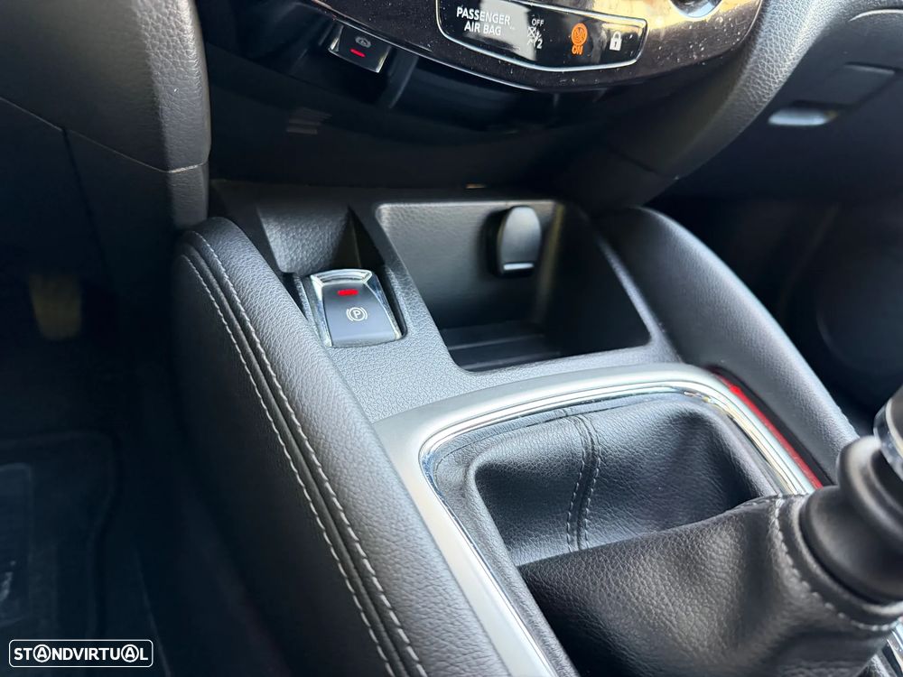Nissan Qashqai 1.6 dCi N-Connecta 18 - 23