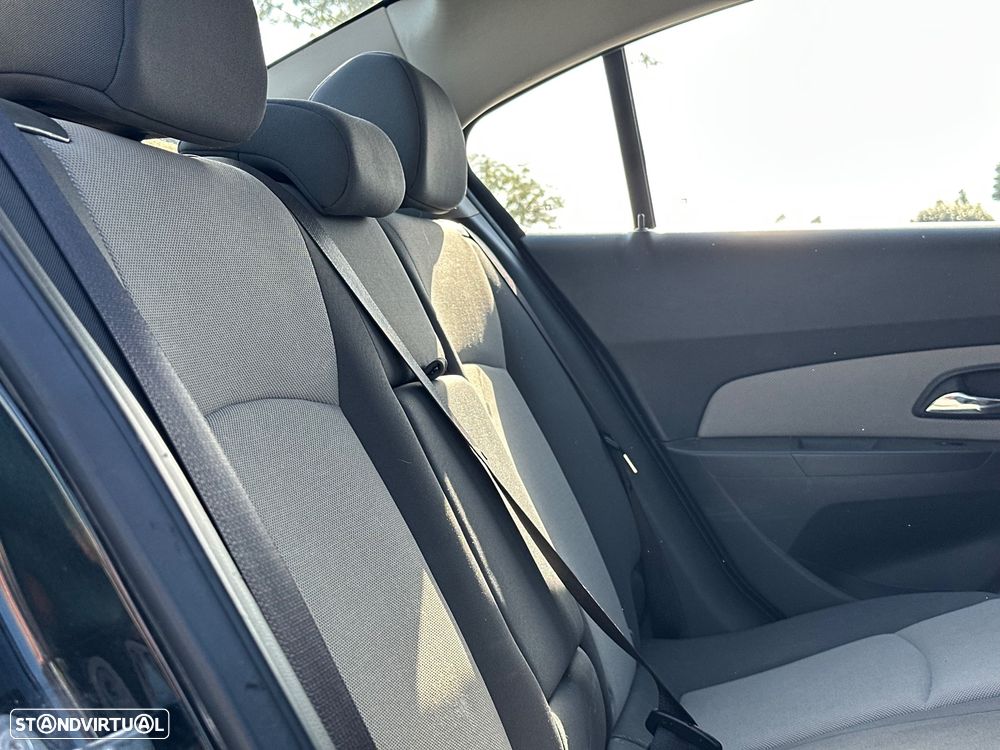 Chevrolet Cruze 1.6 LS - 31