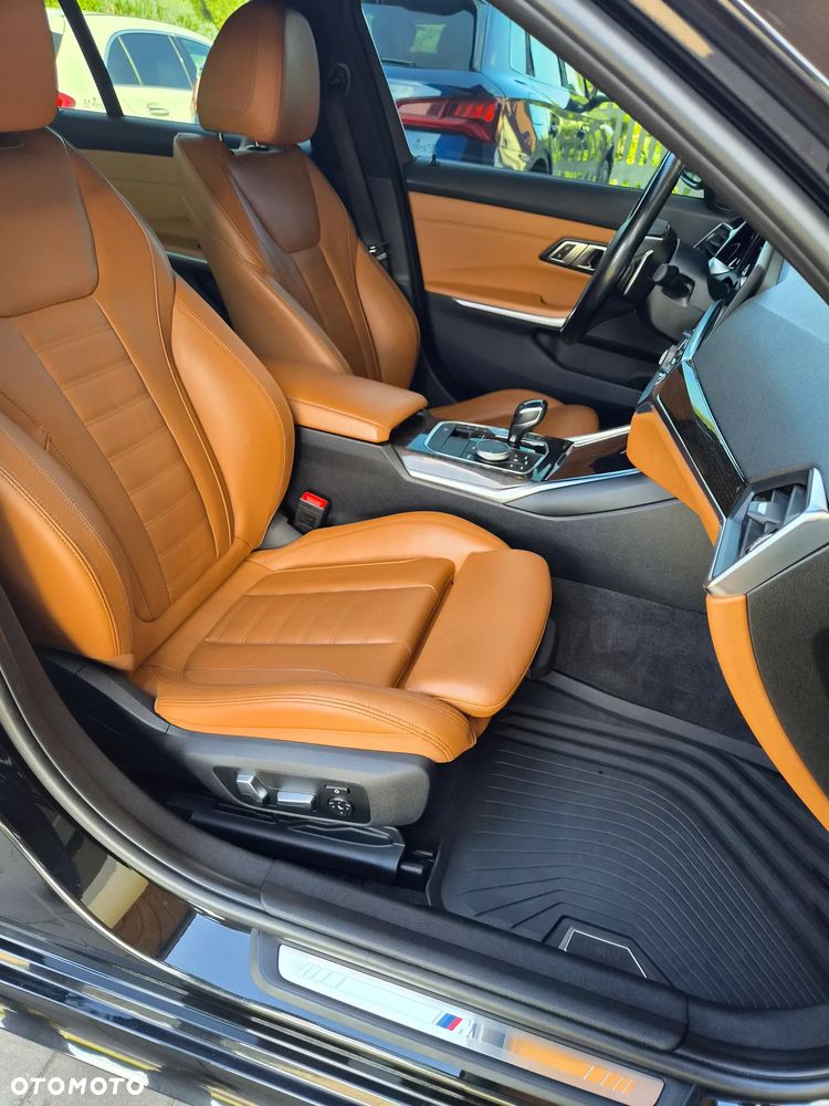 BMW Seria 3 330i xDrive M Sport Shadow - 12