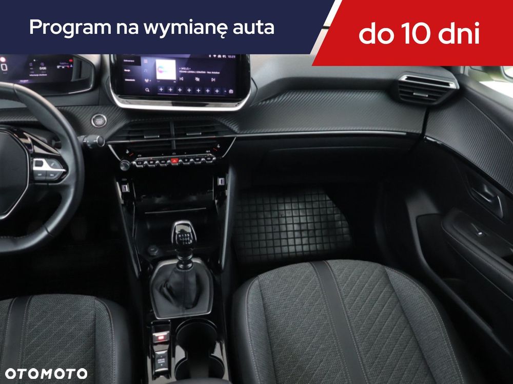 Peugeot 208 - 10