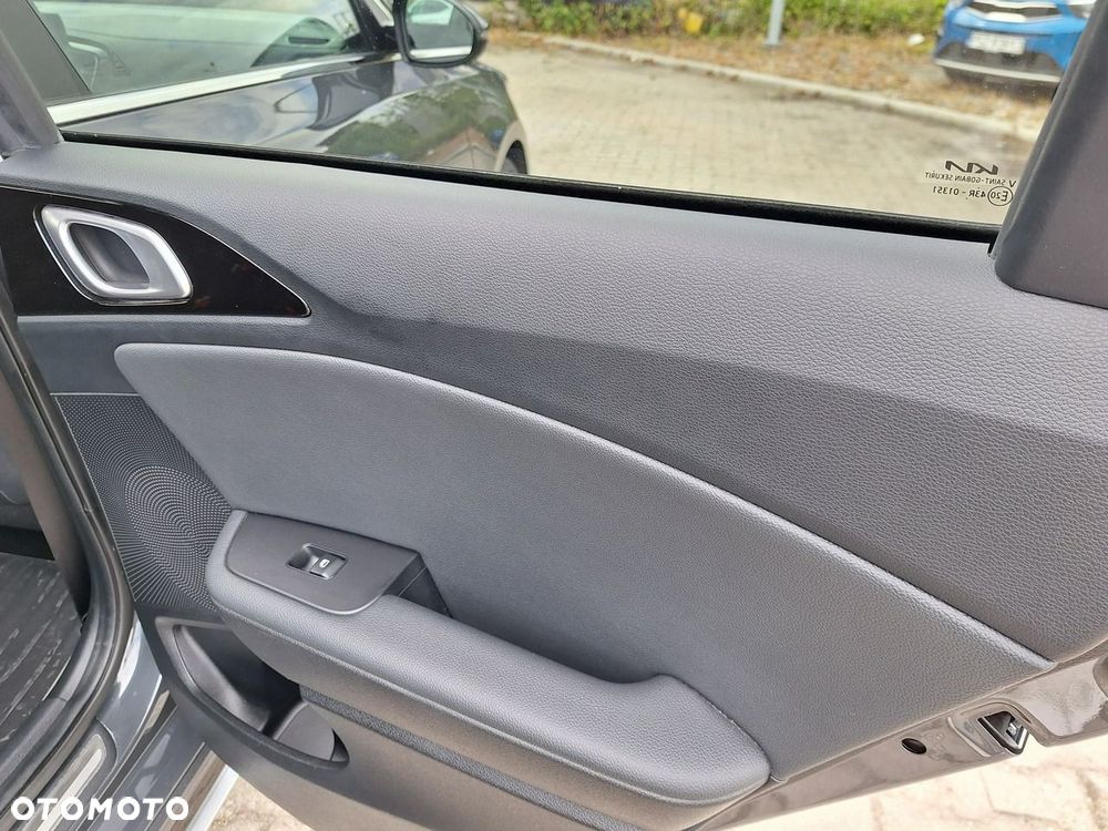 Kia Ceed - 33