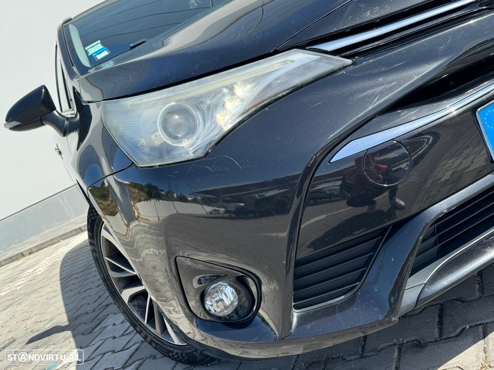 Toyota Avensis SW 2.0 D-4D Luxury+Navi - 4
