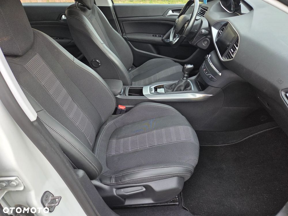 Peugeot 308 1.2 PureTech Allure Pack S&S - 8