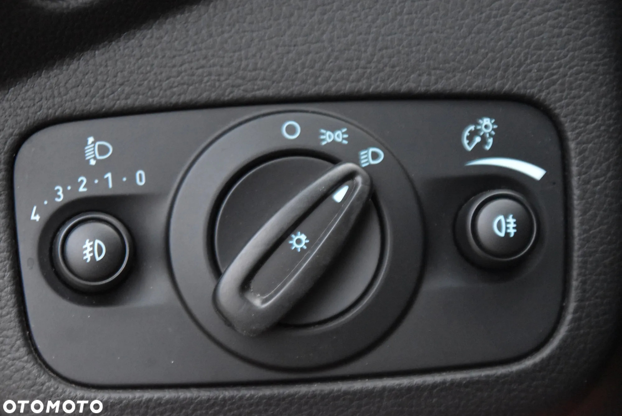 Ford Kuga - 28
