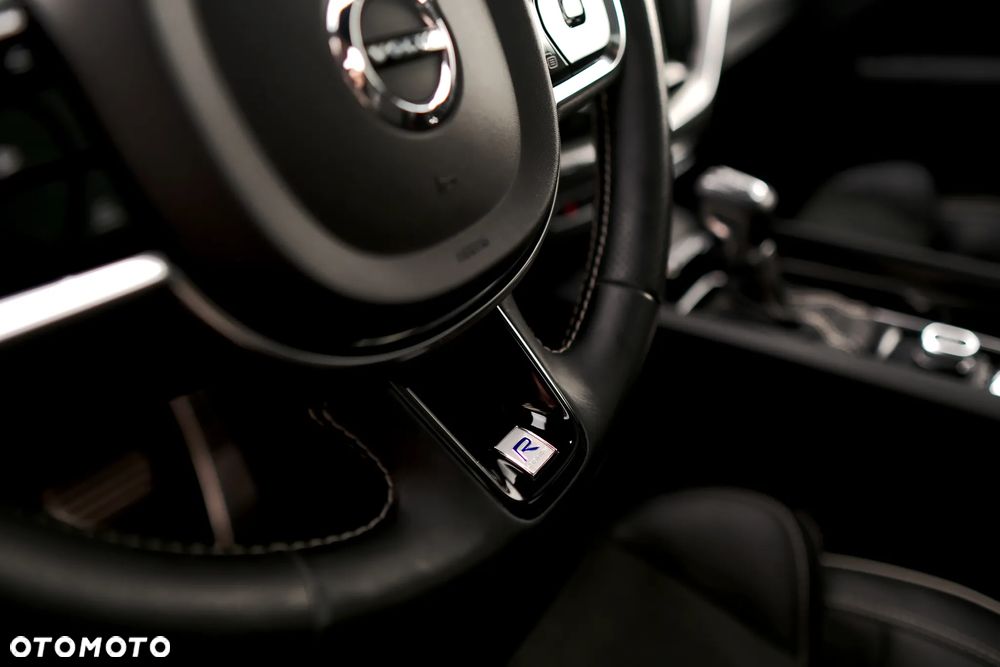 Volvo XC 60 T6 AWD Geartronic RDesign - 24