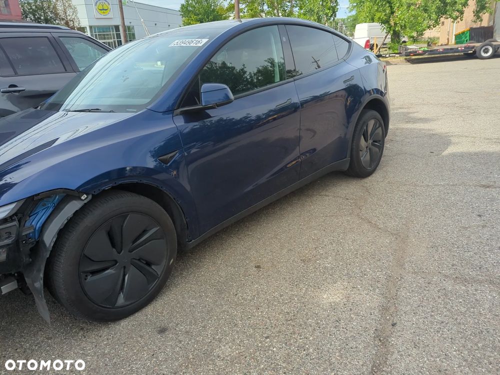 Tesla Model Y - 3