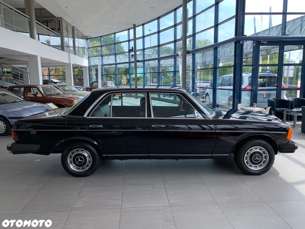 Mercedes-Benz W123 - 1