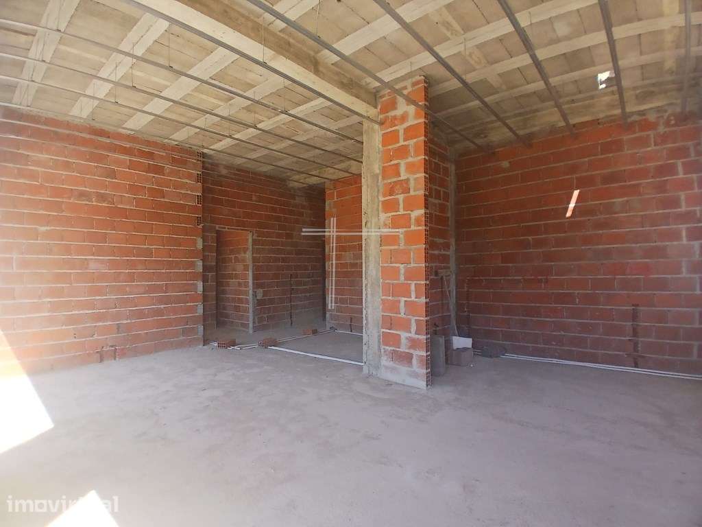 Moradia isolada T4 térrea, arquitetura contemporânea com garagem e ... - Grande imagem: 4/23