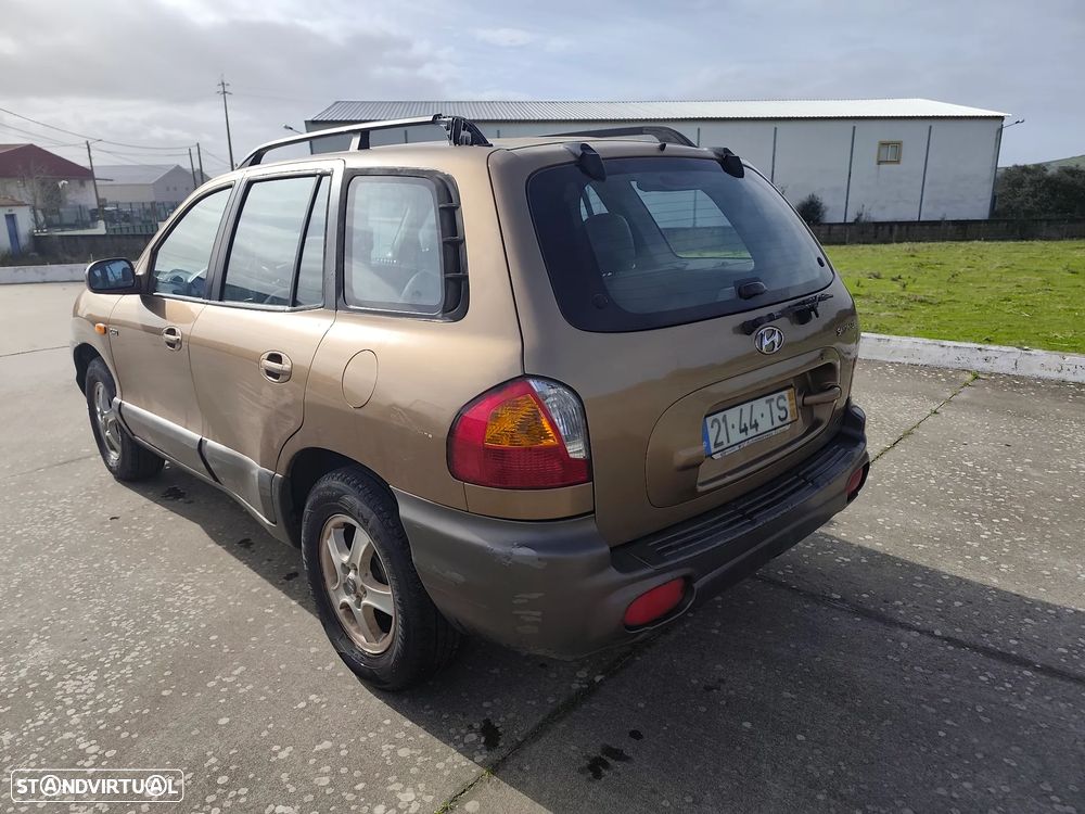 Hyundai Santa Fe 2.0 CRDi Family 4WD - 6