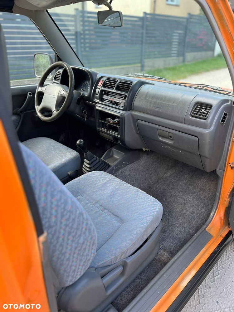 Suzuki Jimny 1.3 - 10