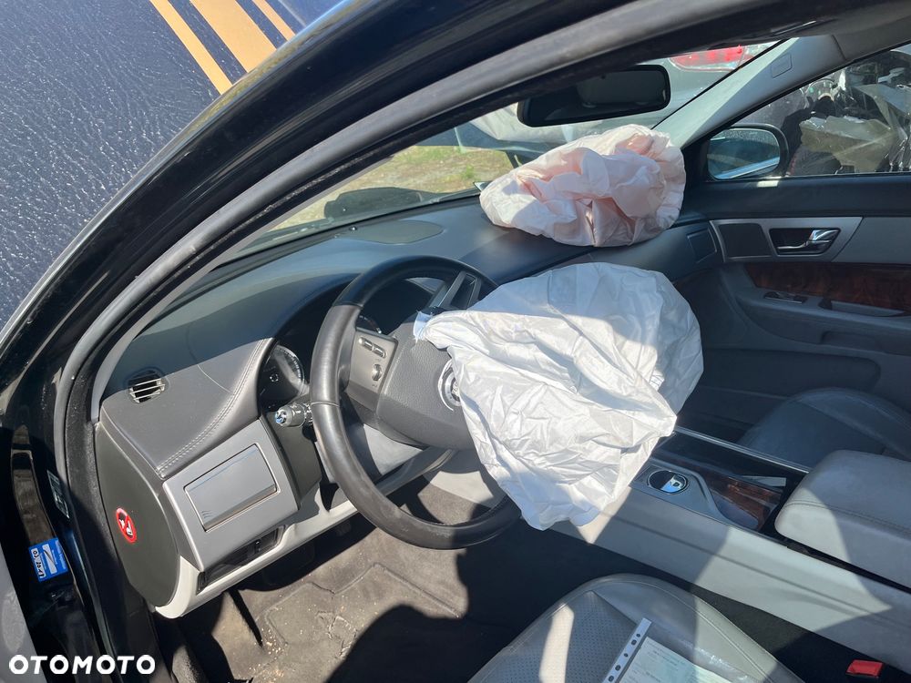 Jaguar XF 3.0 V6 D S Portfolio - 9