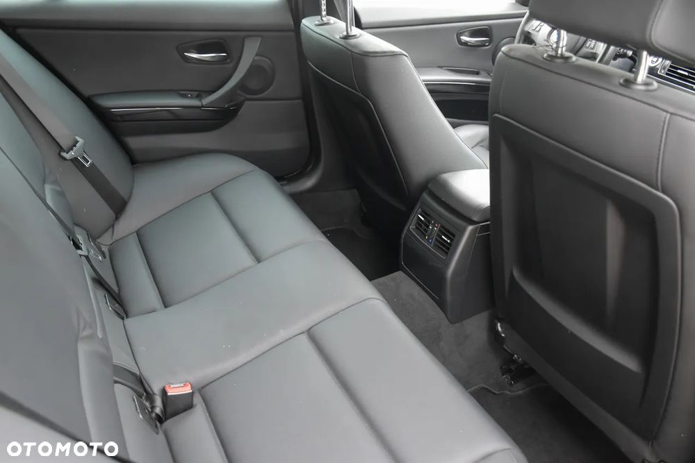 BMW Seria 3 318d DPF Edition Exclusive - 33