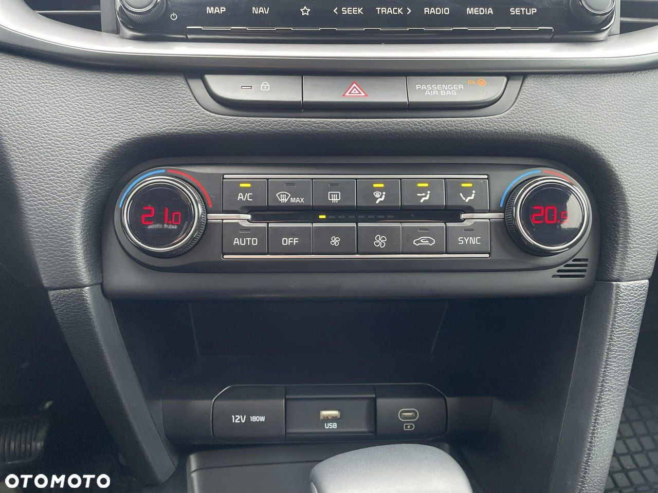 Kia Ceed - 21