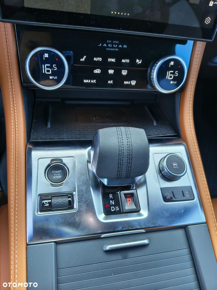 Jaguar F-Pace - 15