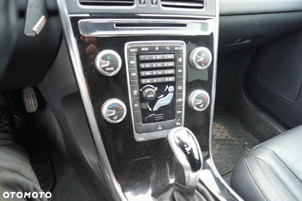 Volvo XC 60 D3 Drive-E Momentum - 30