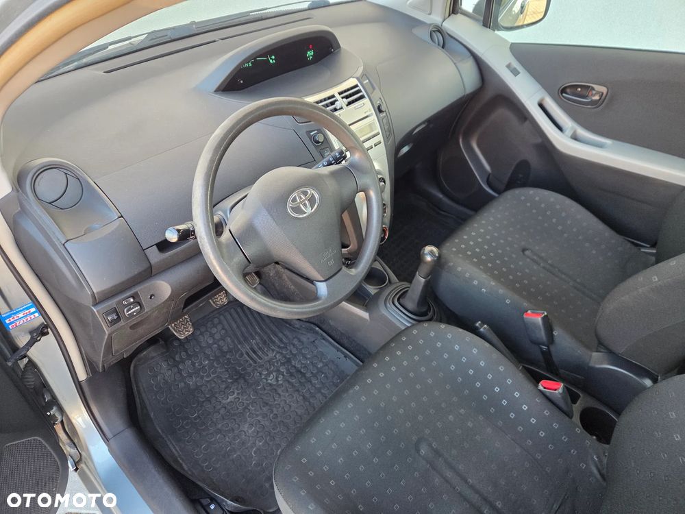 Toyota Yaris - 7