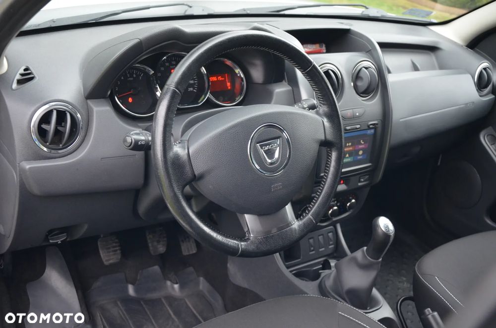 Dacia Duster 1.6 SCe Urban Explorer S&S - 17