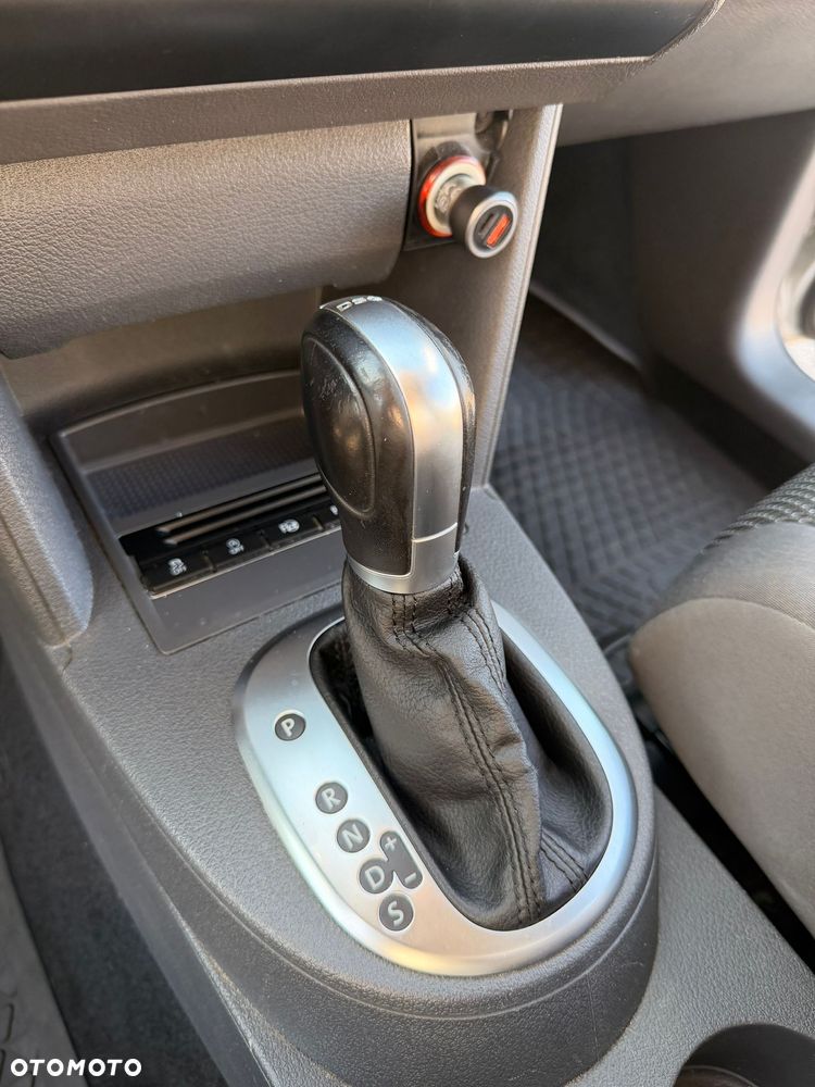 Volkswagen Touran 1.6 TDI DPF Comfortline DSG - 20