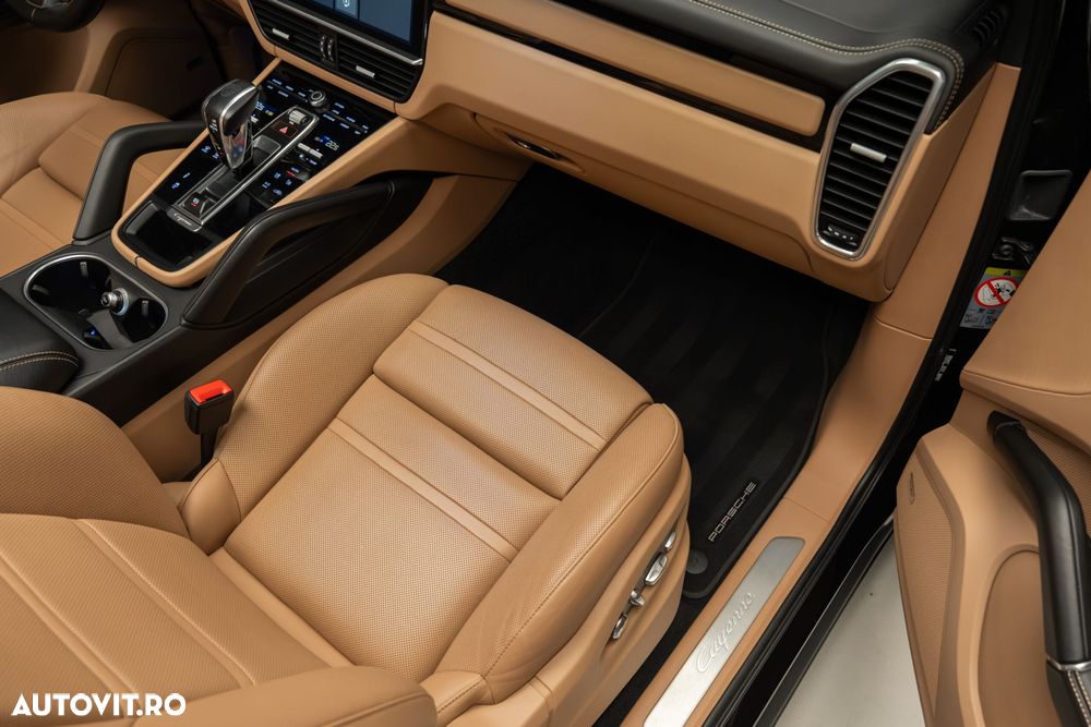 Porsche Cayenne - 40